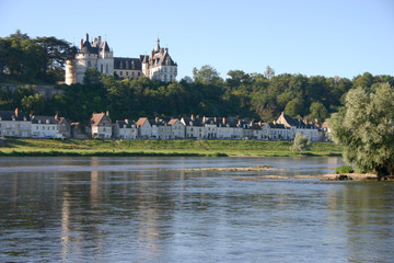 Fototapeta na wymiar The castle of Chaumont-sur-Loire and the Loire