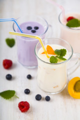 Smoothies with fresh berries