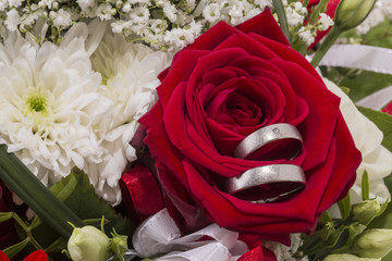 wedding rings with bridal bouquet 