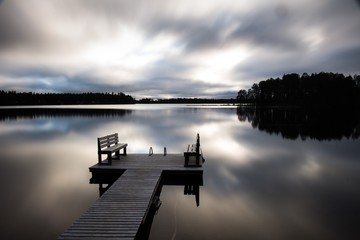 Banchina sul lago, tramonto