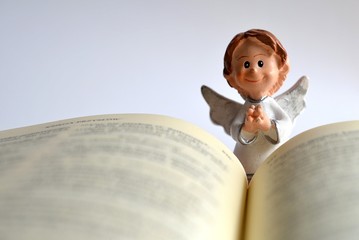 anioł i Biblia © Pio Si