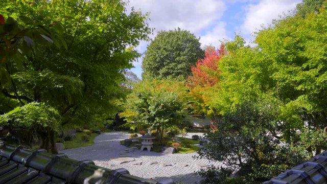 Japanischer Garten Anlage mit Park und Steinbeet