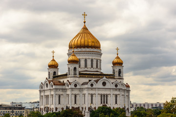 Fototapeta na wymiar View of the Christ the Savior Cathedral in Moscow with its golden domes