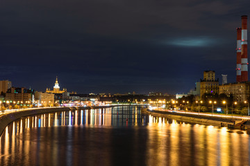 Obraz na płótnie Canvas Night view from the Bogdan Hmelnitsky bridge in Moscow