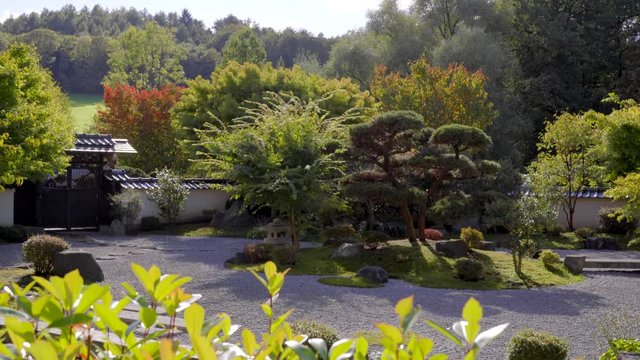 Japanischer Garten Anlage mit Park und Steinbeet