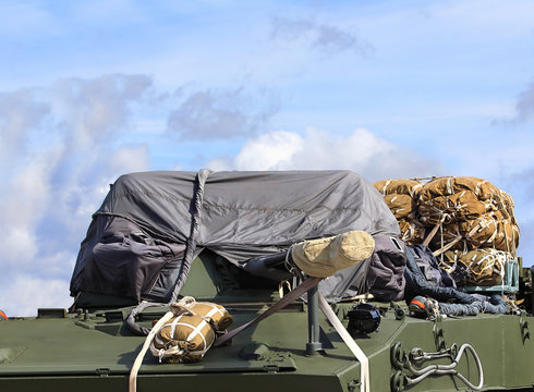 Airborne combat vehicle with cargo parachute systems