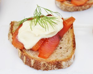 smoked salmon gradalax canope toast with creme fresh