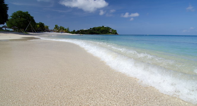 Beautiful  colors, sands and waters of Cocobay beach - 3