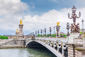 Fototapeta na wymiar PARIS, FRANCE- JULY 01, 2016 : Bridge of Alexandre III bridge (1