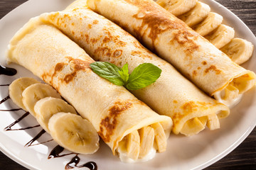Crepes with bananas and cream