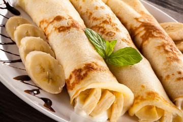 Crepes with bananas and cream