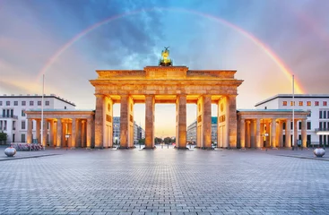 Photo sur Plexiglas Toilette Porte de Brandebourg de Berlin avec arc-en-ciel.