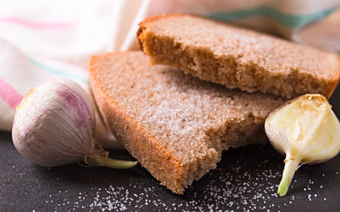 The garlic and rye bread salted