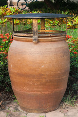 Fototapeta premium earthen jar D.I.Y are recycle bin in garden