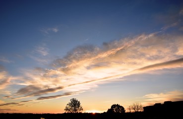 幻想的な夜明けの空