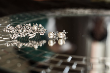 Rhinestones jewellery with pearl earrings and comb attachment on mirror