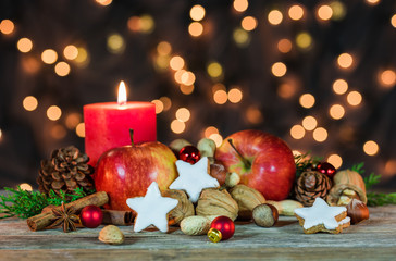 Frohe Weihnachten Hintergrund Lichter Kerze mit Weihnachtsdekoration