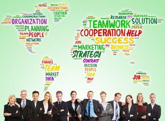 Business Consulting Team vor Welt