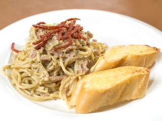 Spaghetti Cabonara and garlic bread
