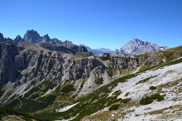 Fototapeta na wymiar Dolomiti - Parco naturale Tre Cime (Nature park Drei Zinnen) 