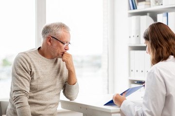 Fototapeta premium senior man and doctor meeting at hospital