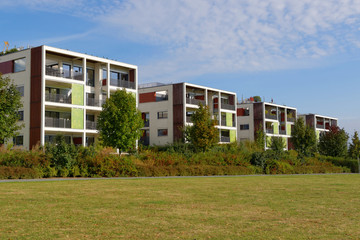 Fototapeta na wymiar Modern building with balcony