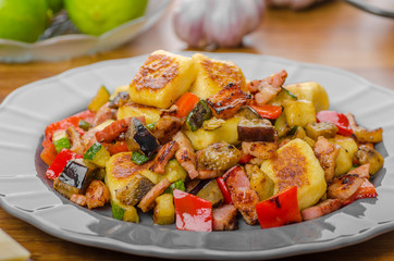 Gnocchi with bacon and vegetable