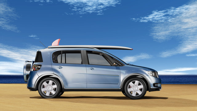 Kleiner Sport-SUV mit Surfbrett am Meer