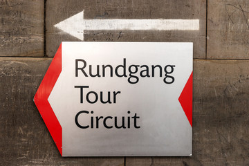 Schild Rundgang Tour Circuit