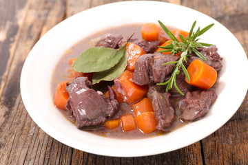beef stew with wine and carrot