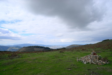 Alto de Ibardin: con las vistas de Hendaia y Hondarribia y Donostia-San Sebastián al fondo.