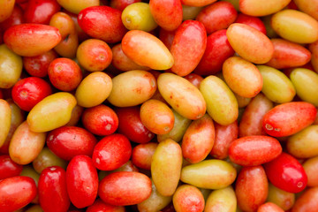 Bunte Kornelkirschen als Hintergrund