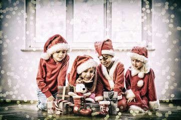 Kinder mit Geschenken