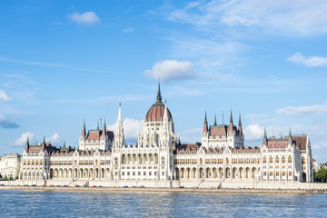 Fototapeta na wymiar View of the Budapest parliament, Hungary