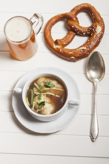 bayerische Grießknödelsuppe