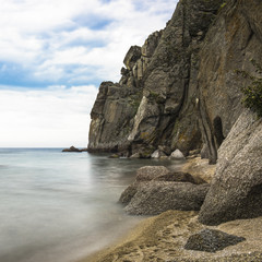 Скалистый берег Байкала