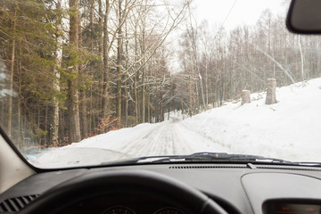 Fototapeta na wymiar Straßenverkehr im Winter 