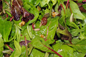 Ensalada de canónigos y frutos secos