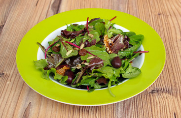 Ensalada de canónigos y frutos secos