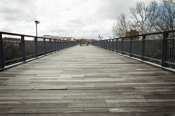 Obraz premium Footbridge in the city
