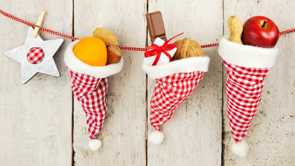 Im Landhausstil: Geschenke und Leckereien zum Nikolaus