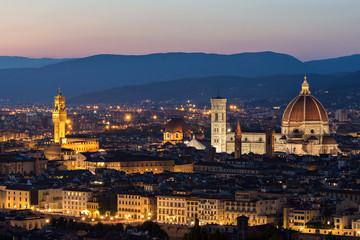 Fototapeta na wymiar Firenze at night