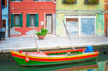 Fototapeta na wymiar Old colorful boat in Burano, Italy.