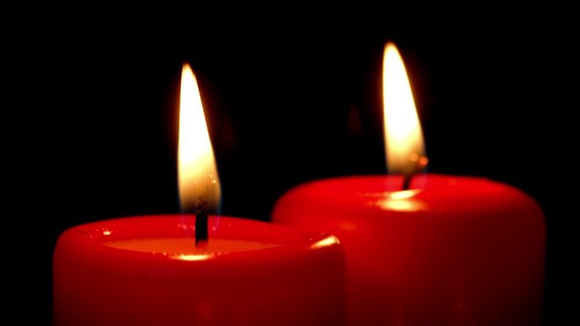Kerzen anzünden zum 2. Advent an Weihnachten