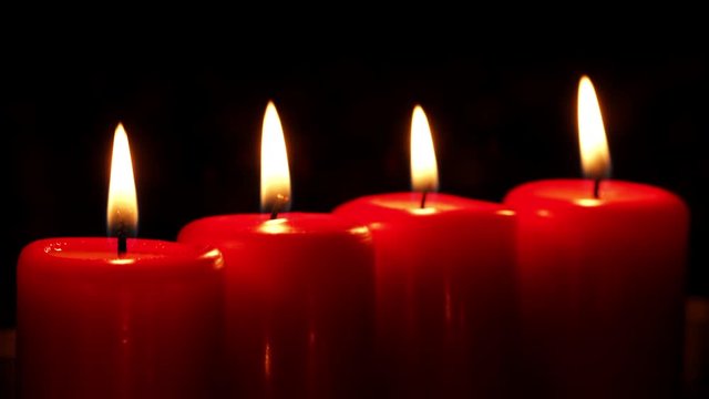 Kerzen anz&uuml;nden zum 4. Advent an Weihnachten