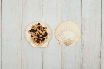 Obraz na płótnie Canvas sea shell as bowl for snacks
