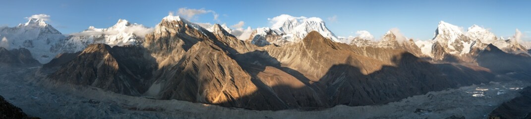 Fototapeta premium Evening panoramic view of mount Everest