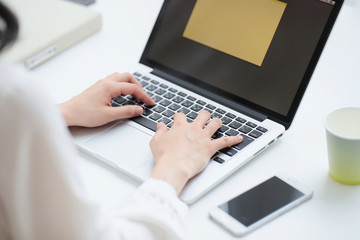 ビジネスシーン・キーボード