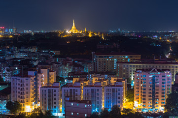 Obraz premium Shwedagon Pagoda Glowing at night, Yangon, Rangoon, Myanmar