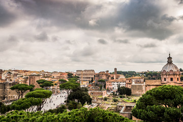 Fototapeta na wymiar Vu sur la Rome Antique, les marchés de Trajan et le Forum Romain